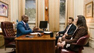Réunion client en cabinet notarial